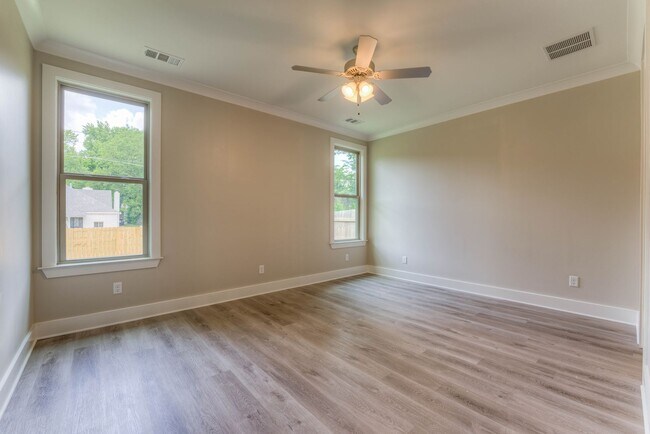 Building Photo - Amazing 3BR/2BA House!