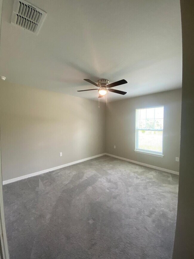 Building Photo - Charming 3-Bedroom Home on Nearly 1 Acre –...