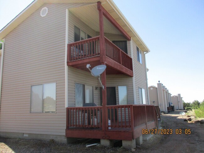 Building Photo - 1975 Village Dr