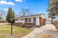 Building Photo - 10343 N Oak Dr