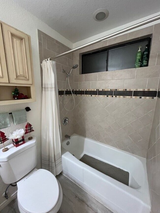 Building Photo - High in La Quinta Cove