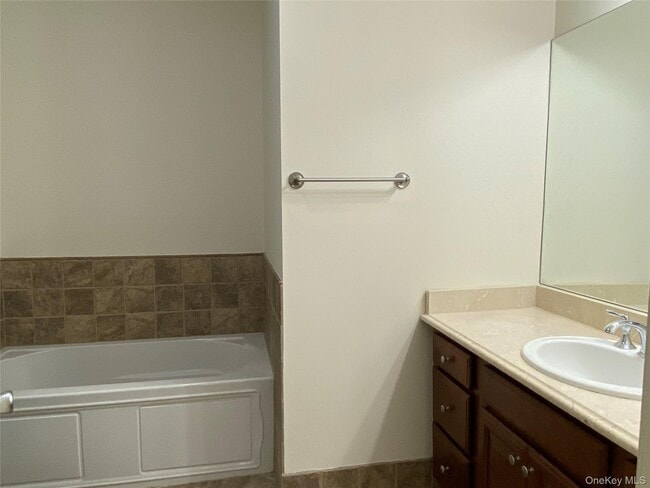 Building Photo - 16 Nicole Ct