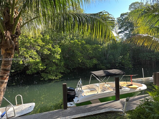 Building Photo - 1860 Venice Park Dr