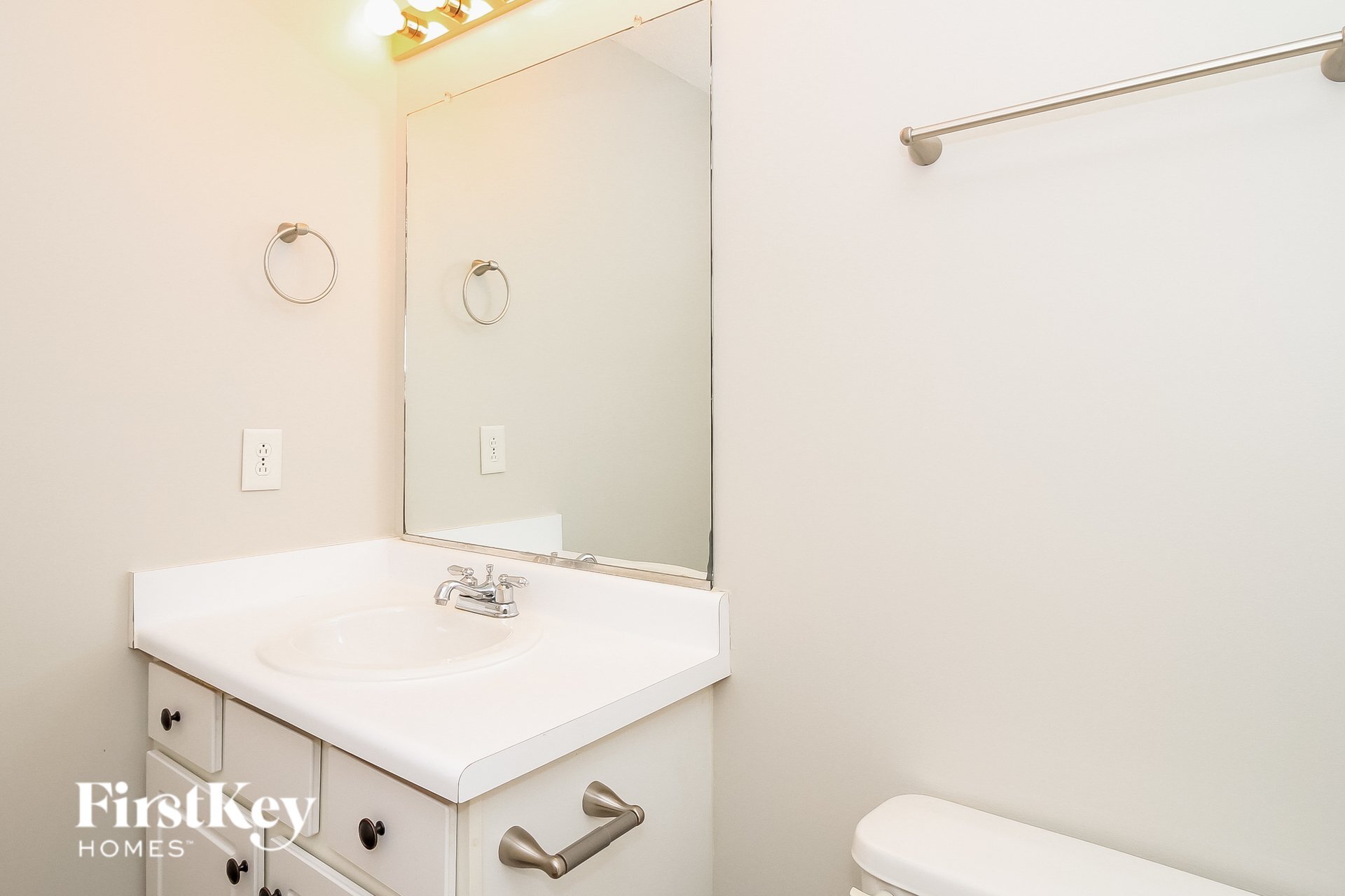 Building Photo - 944 Highland Glen Rd