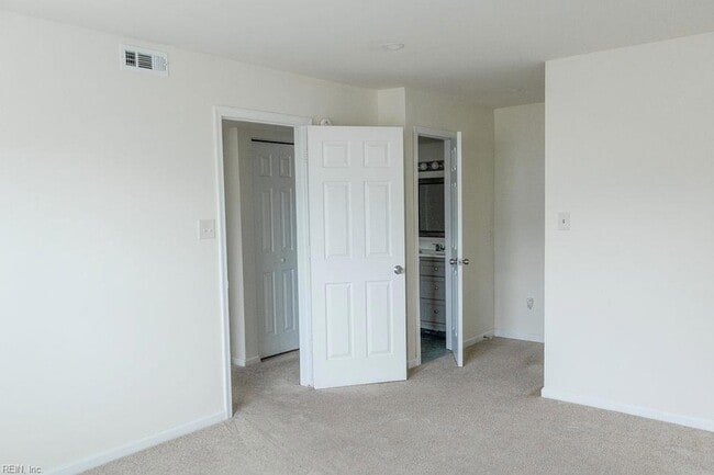 Building Photo - 613 Pylon Ct