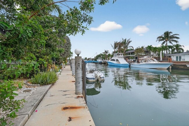 Building Photo - 1626 NE 105th St