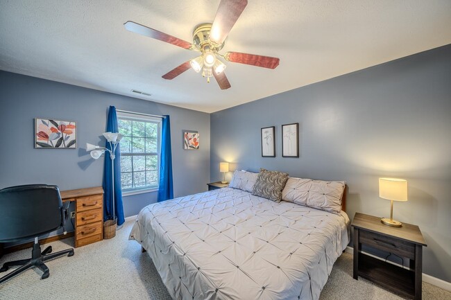 Building Photo - 474 Diana Ct