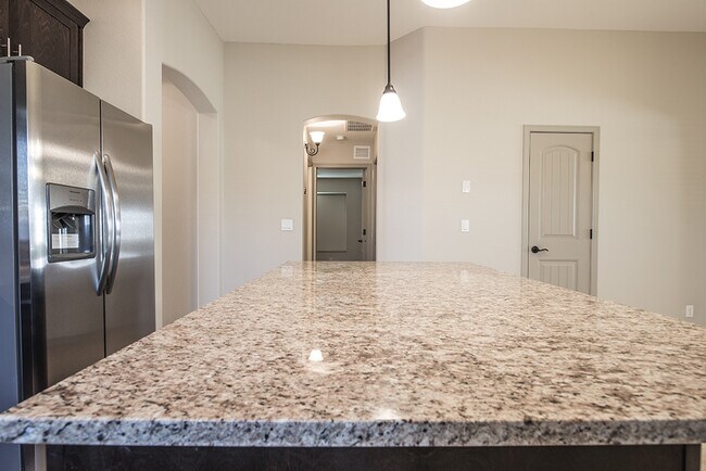 Building Photo - ELEGANT EASTSIDE PROPERTY