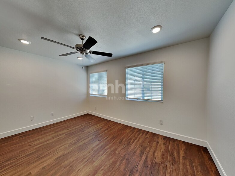 Building Photo - 4239 W St Charles Ave