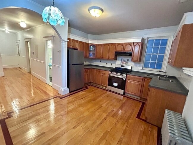 Building Photo - 361 Adams St