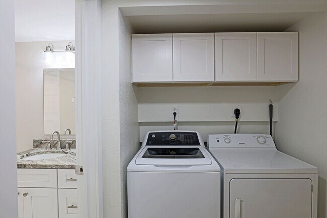 Building Photo - Palm Beach Landings  2885-502A