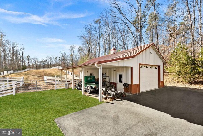 Building Photo - 8138 Rondelay Ln