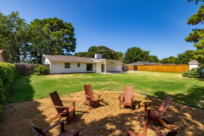 Building Photo - 2212 Ridge Ln