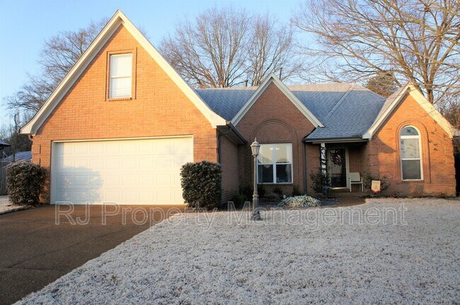 Primary Photo - 6095 E Everett Hill Cir
