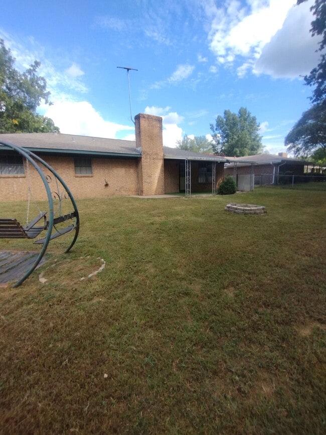 Building Photo - 402 S Wofford St