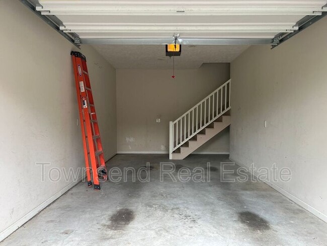 Building Photo - 824 Sage Creek Ln