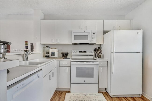 Building Photo - 14207 SW 121st Pl