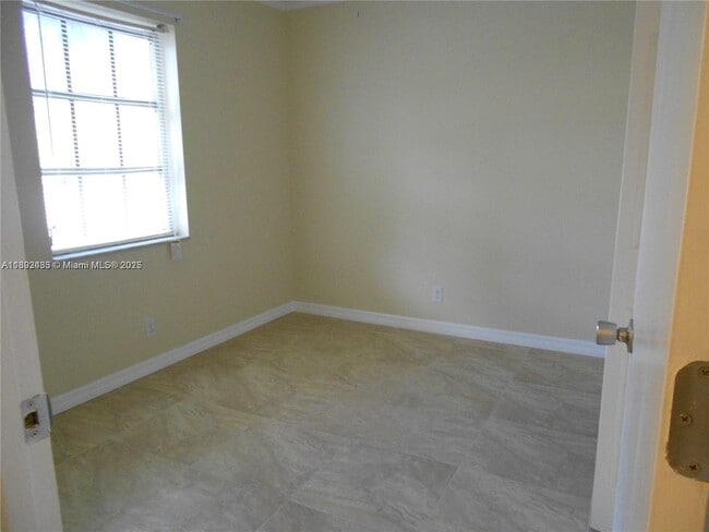 Building Photo - 3024 NW 69th Ct