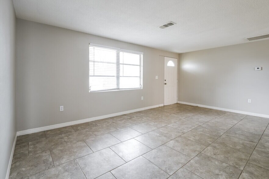 Building Photo - 4024 Cranbrook Pl