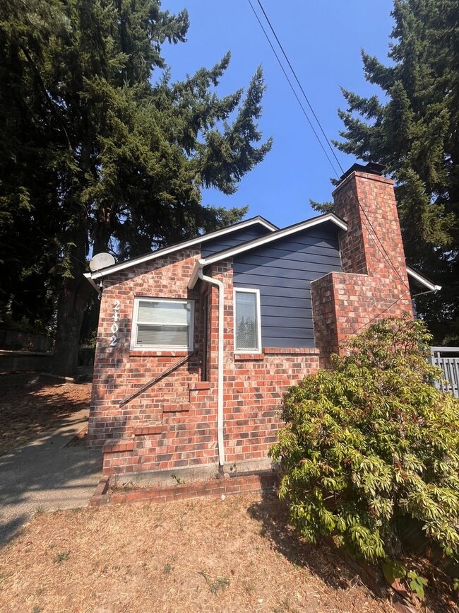 Building Photo - 2 bedroom with fully fenced yard in bremer...