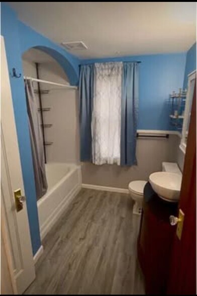 Building Photo - 815 Main St S