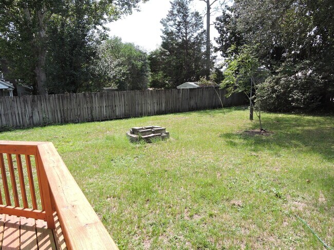 Building Photo - 211 Westview Dr