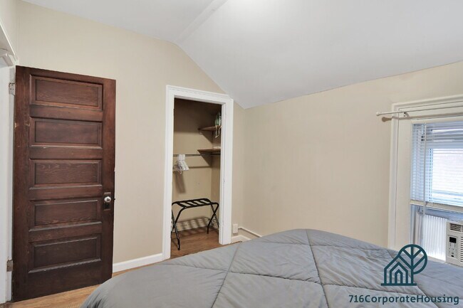 Building Photo - Furnished 1-Bedroom Upper Apartment on Prospect Ave