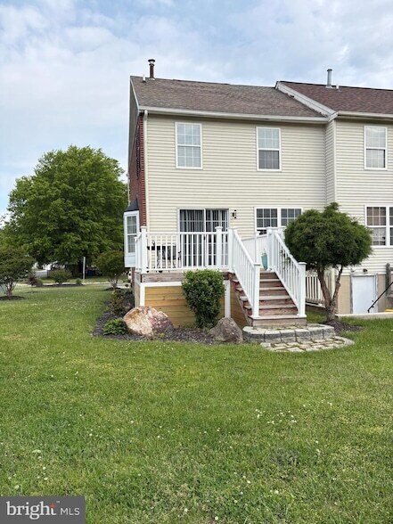 Building Photo - 2 Fair Wind Pl