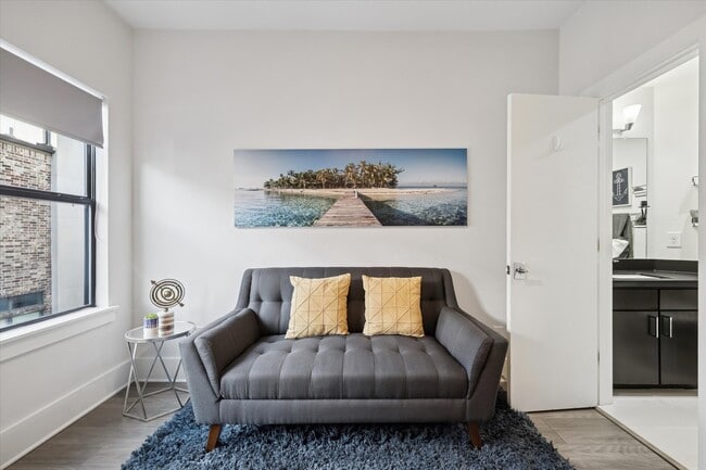 Building Photo - 1717 Silver St