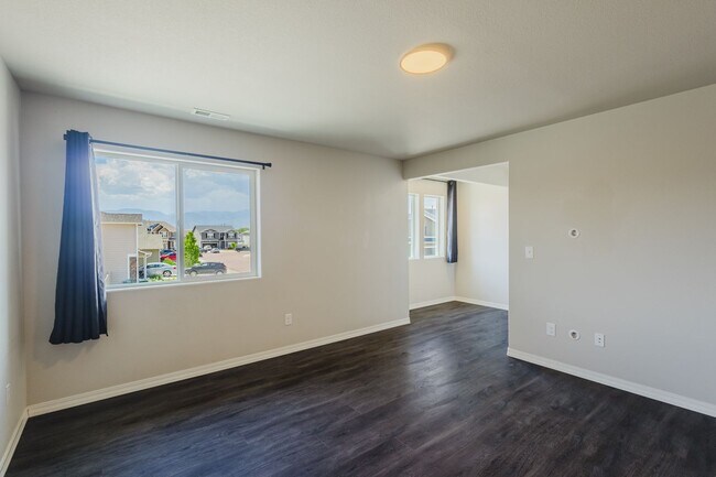 Building Photo - Beautiful 3-Bedroom Home in Ventana | Pool Community Near Fort Carson