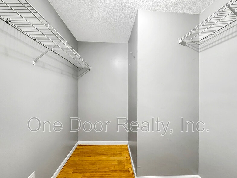 Building Photo - 805 Settlement Dr