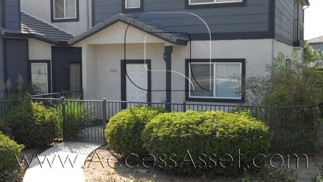 Building Photo - Gorgeous Condo in Prestigious Community With 2 Bed/2 Baths In Redlands!