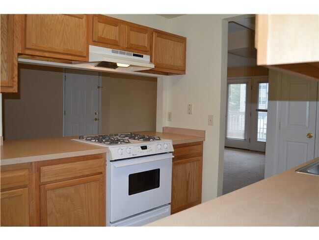 Building Photo - 703 Waters Edge Dr