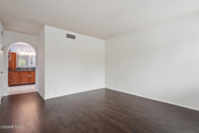 Building Photo - 29723 Strawberry Hill Dr