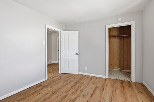 Building Photo - 5 Bedroom House in Manitowoc