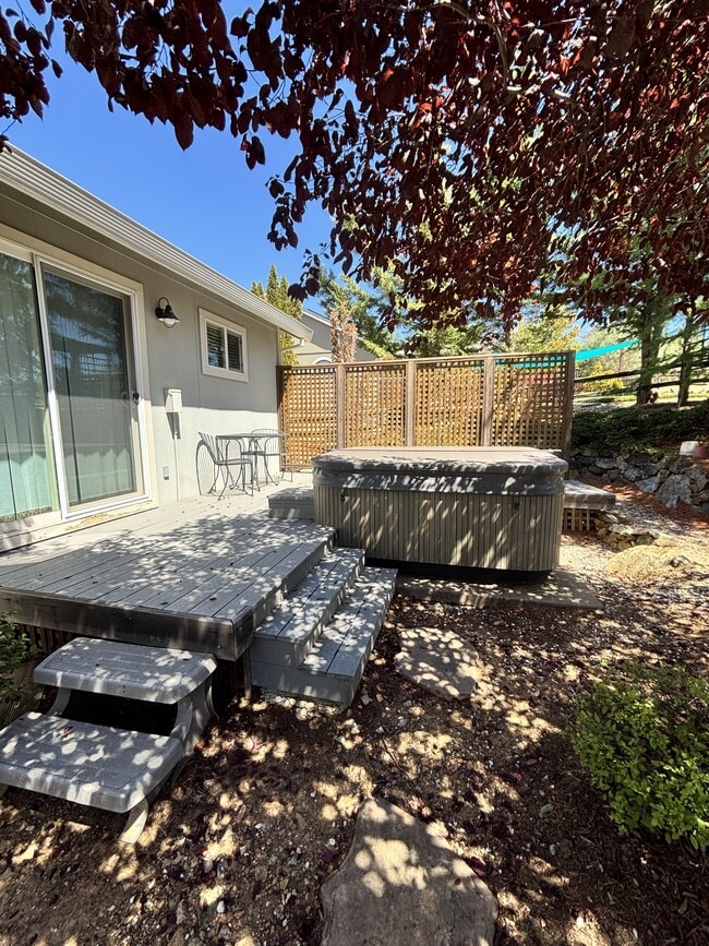 Building Photo - 901 Morgan Ranch Dr