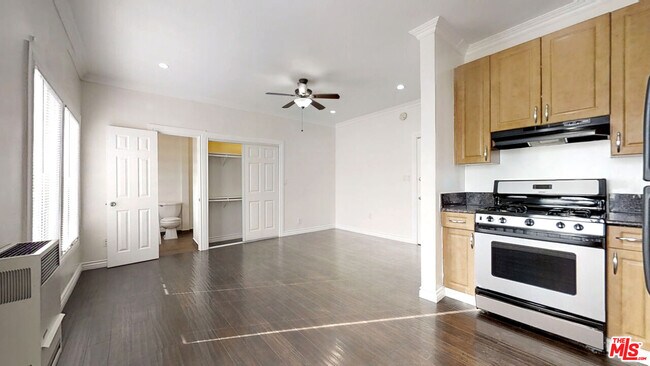 Building Photo - 334 Heliotrope Dr