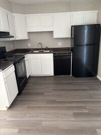 Building Photo - Beautiful Two-Story Home in Cayce