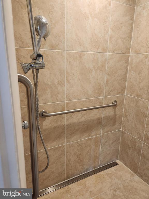 Building Photo - 10224 Dedaker St