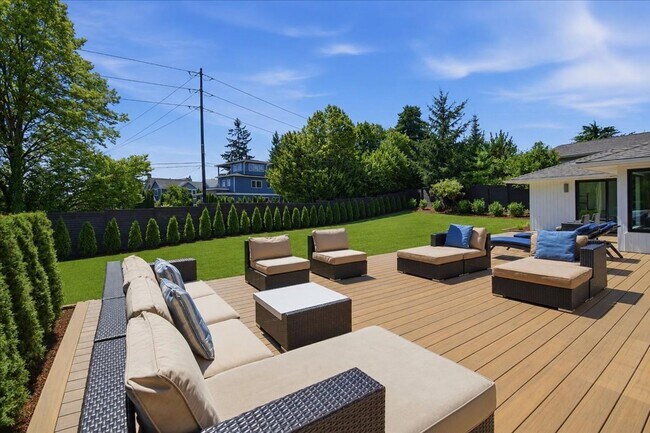 Building Photo - 3Bd/2Ba Bellevue Home