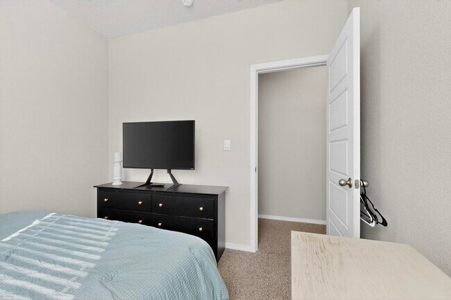 Building Photo - 10650 Valedon Ln SW