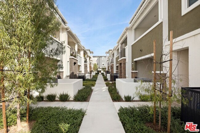 Building Photo - 1716 Cayton Lp