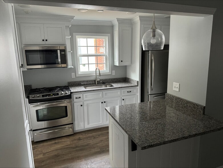 Kitchen--wow! - 209 W Ann St