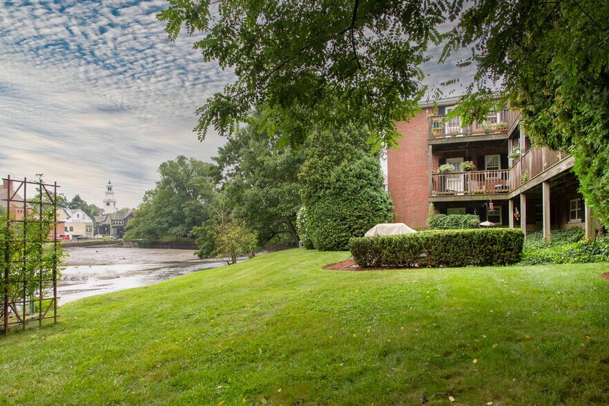 Building Photo - 1 Powder House Ln