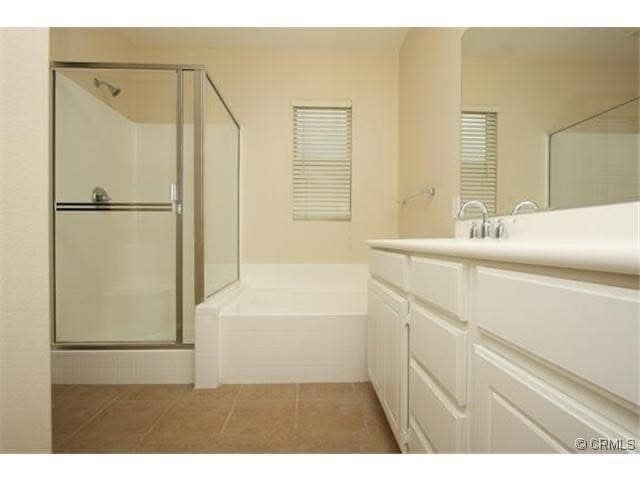 Building Photo - 15953 Begonia Ave