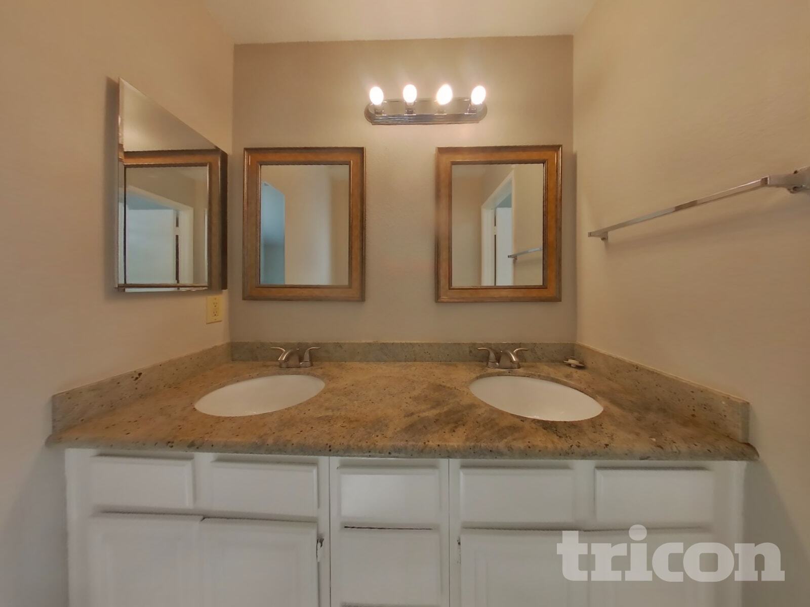 Building Photo - 4534 Elkhorn Way