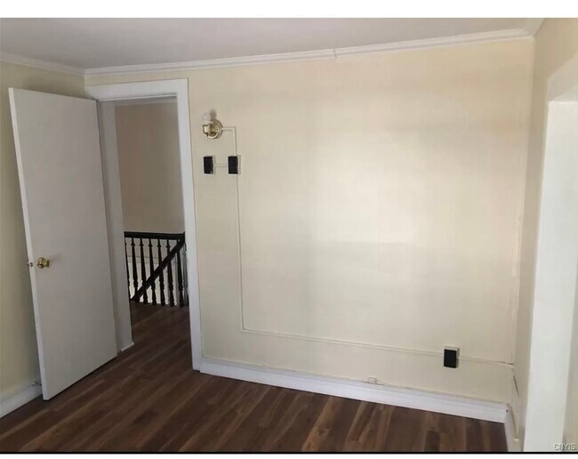 Building Photo - 64 Ontario St