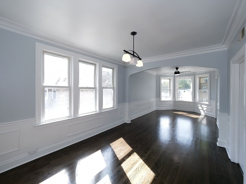 Bright and Sunny - 5351 S Laflin St