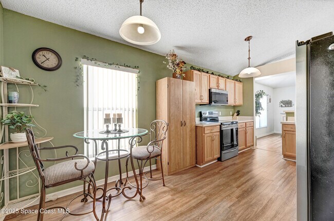 Building Photo - 1652 La Maderia Dr