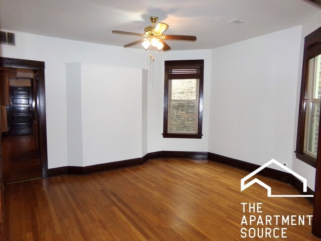 Building Photo - 1458 W Catalpa Ave